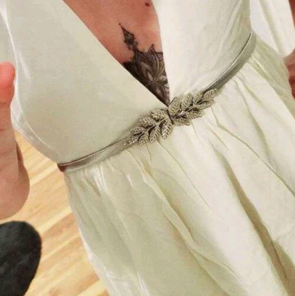 Metallic silver leaf buckle waist elegant evening dress statement thin belt - Picture 6 of 10